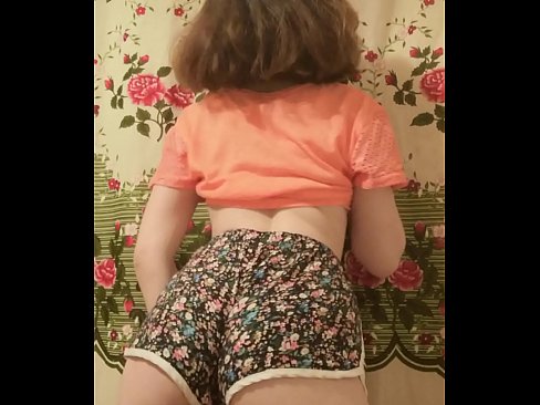 ❤️ 性感的年輕寶貝在相機上脫掉她的短褲 ❌ 色情 在 zh-tw.com-porn-zog.ru ❌❤